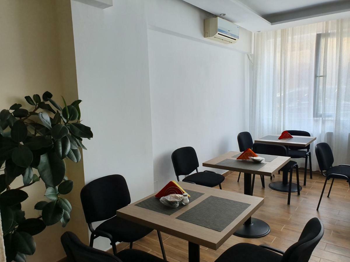 Tranzitrooms Bukarest Exteriör bild